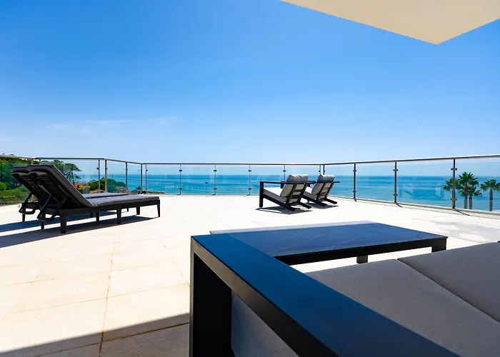 Апартаменты Penthouse Apartment, Superb Sea View 1 Bedroom, Verandas Do Mar At02