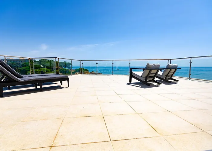 Апартаменты Penthouse Apartment, Superb Sea View 1 Bedroom, Verandas Do Mar At02 *