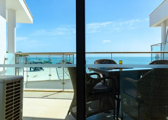 Апартаменты Penthouse Apartment, Superb Sea View 1 Bedroom, Verandas Do Mar At02